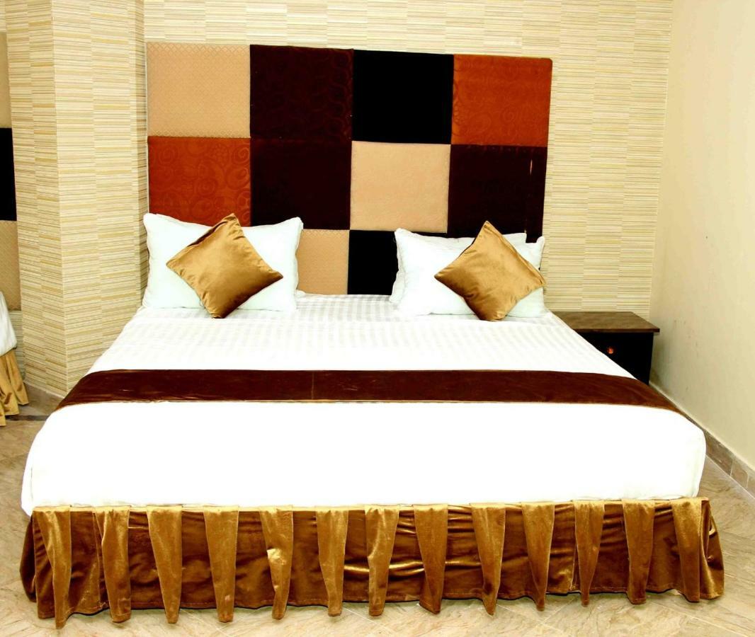 Premier Inn Gulberg Lahore Eksteriør bilde